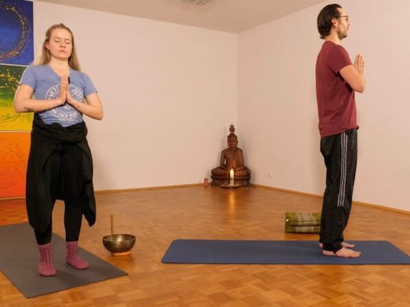 Yoga lernen, Yoga für Anfänger, Yoga Übungen für Anfänger, Yoga Kurs für Anfänger, Yoga Übungen für zu Hause, Yoga Videos für Anfänger