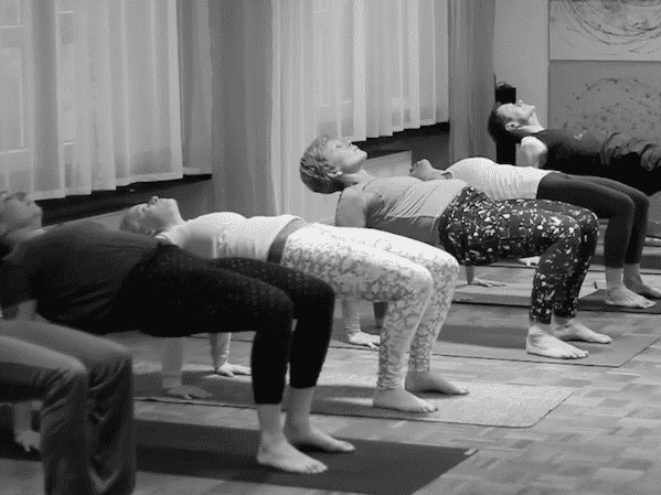 Online Yoga Videos & Übungen für Fortgeschrittene, Geübte, Erfahrene, Online Yoga Kurse für Fortgeschrittene, Geübte, Erfahrene, im Fluss durch die 1. Serie des Ashtanga Yoga