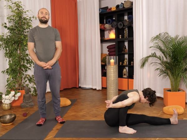 Online Yoga Videos & Übungen für Fortgeschrittene, Geübte, Erfahrene, Online Yoga Kurse für Fortgeschrittene, Geübte, Erfahrene, im Fluss durch die 1. Serie des Ashtanga Yoga