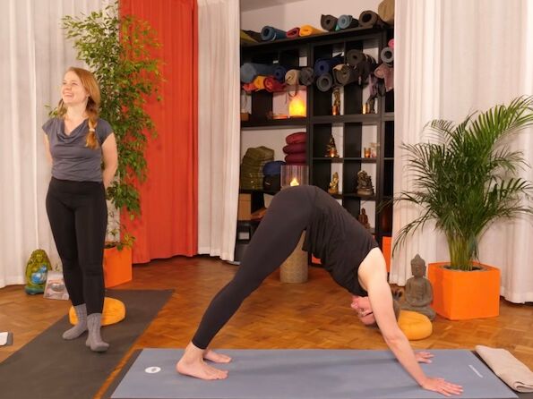 Yoga lernen, Yoga für Anfänger, Yoga Übungen für Anfänger, Yoga Kurs für Anfänger, Yoga Übungen für zu Hause, Yoga Videos für Anfänger